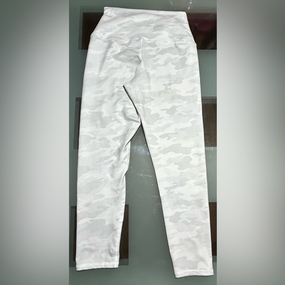 Evolution and Creation high rise ankle camp leggings. Size Medium - Picture 5 of 5